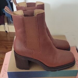 Crown Vintage Tan Heeled Boots
